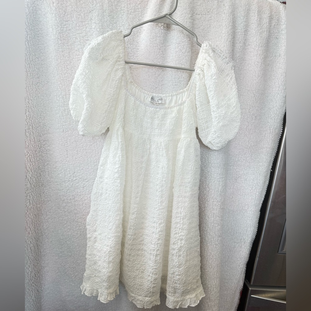“SIZE 6” IN THE STYLE RUFFLE SLEEVE DRESS